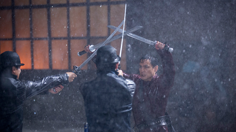 Illustration for article titled Into the Badlands Premiere: AMC's Martial Arts Drama Is Bloody and Spellbinding